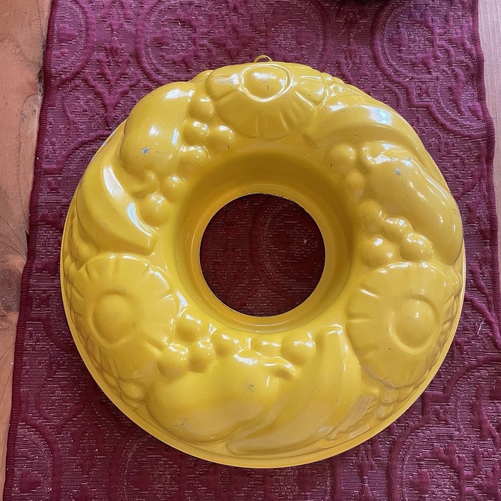 Vintage Bright Yellow Enamelware Floral Wall Hanging Cake Pan Jello Mold 9.5"MCM